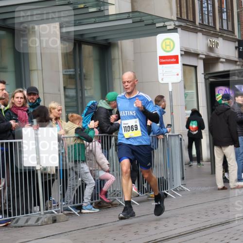 05.10.2025 - 20. swb-Marathon Bremen Strokosch-Dieckow http://msf.ph/oto/9232566 05.10.2025 10:41:04 Ziel 9262, 10744, 10910, 11069, 11086, 9262, 10744, 10910, 11069, 11086 meine-sportfotos.de