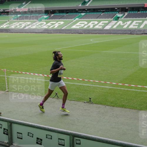05.10.2025 - 20. swb-Marathon Bremen Michael Burmester http://msf.ph/oto/9232572 05.10.2025 10:30:59 Laufen im Stadion 7251, 7733, 9209, 9214, 9230, 9251, 9252, 9263, 9267, 9277, 9287, 9299, 9317, 9333, 9337, 9399, 9416, 9425, 9431, 9449, 9482, 9501, 9584, 9645, 9663, 9676, 9683, 9708, 9715, 9742, 9787, 9791, 9852, 9888, 9894, 9906, 9934, 9966, 9987, 10016, 10043, 10066, 10163, 10199, 10224, 10227, 10240, 10241, 10251, 10254, 10317, 10321, 10346, 10356, 10378, 10380, 10449, 10479, 10507, 10514, 10537, 10556, 10581, 10584, 10625, 10636, 10638, 10669, 11319, 7202, 9452 meine-sportfotos.de