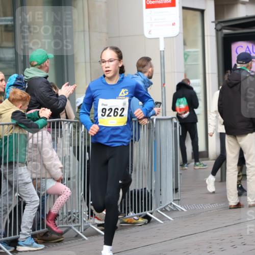 05.10.2025 - 20. swb-Marathon Bremen Strokosch-Dieckow http://msf.ph/oto/9232595 05.10.2025 10:41:05 Ziel 9262, 10744, 10910, 11069, 11086, 9262, 10744, 10910, 11069, 11086 meine-sportfotos.de