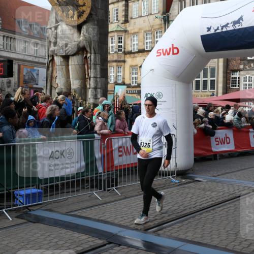 05.10.2025 - 20. swb-Marathon Bremen Yannick Fuchs http://msf.ph/oto/9232599 05.10.2025 11:03:24 Ziel 9246, 9325, 10142, 10405, 10471, 10926, 11390, 11467, 11508, 11509 meine-sportfotos.de
