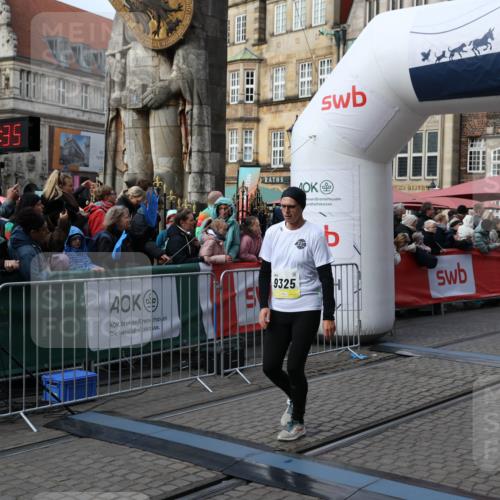 05.10.2025 - 20. swb-Marathon Bremen Yannick Fuchs http://msf.ph/oto/9232616 05.10.2025 11:03:24 Ziel 9246, 9325, 10142, 10405, 10471, 10926, 11390, 11467, 11508, 11509 meine-sportfotos.de