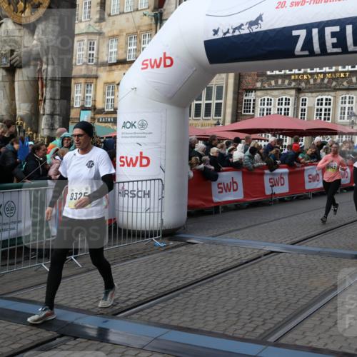 05.10.2025 - 20. swb-Marathon Bremen Yannick Fuchs http://msf.ph/oto/9232627 05.10.2025 11:03:25 Ziel 9246, 9325, 10142, 10405, 10471, 10926, 11390, 11467, 11502, 11508, 11509 meine-sportfotos.de
