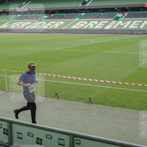 05.10.2025 - 20. swb-Marathon Bremen Michael Burmester http://msf.ph/oto/9232628 05.10.2025 10:31:01 Laufen im Stadion 7251, 7733, 9004, 9209, 9214, 9230, 9251, 9252, 9263, 9267, 9277, 9287, 9299, 9317, 9333, 9337, 9399, 9416, 9425, 9431, 9449, 9457, 9482, 9501, 9584, 9645, 9663, 9676, 9683, 9708, 9715, 9742, 9787, 9791, 9852, 9888, 9894, 9906, 9934, 9966, 9987, 10016, 10043, 10066, 10163, 10199, 10224, 10227, 10240, 10241, 10251, 10254, 10317, 10321, 10346, 10356, 10378, 10380, 10438, 10449, 10479, 10507, 10514, 10537, 10543, 10556, 10581, 10584, 10609, 10625, 10636, 10638, 10669 meine-sportfotos.de
