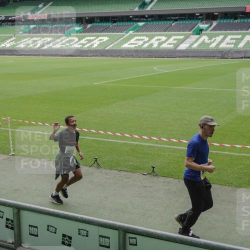05.10.2025 - 20. swb-Marathon Bremen Michael Burmester http://msf.ph/oto/9232654 05.10.2025 10:31:02 Laufen im Stadion 7251, 7733, 9004, 9209, 9214, 9230, 9251, 9252, 9263, 9267, 9277, 9287, 9299, 9317, 9333, 9337, 9399, 9416, 9425, 9431, 9449, 9457, 9482, 9501, 9584, 9645, 9663, 9676, 9683, 9708, 9715, 9742, 9787, 9791, 9852, 9888, 9894, 9906, 9934, 9966, 9987, 10016, 10043, 10066, 10163, 10199, 10224, 10227, 10240, 10241, 10251, 10254, 10317, 10321, 10346, 10356, 10378, 10380, 10438, 10449, 10479, 10507, 10514, 10537, 10543, 10556, 10581, 10584, 10609, 10625, 10636, 10638, 10669 meine-sportfotos.de