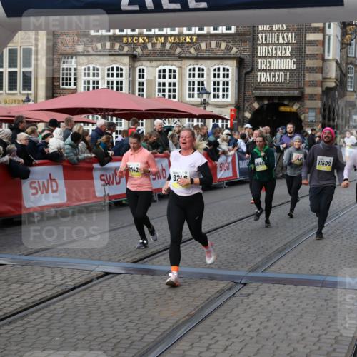 05.10.2025 - 20. swb-Marathon Bremen Yannick Fuchs http://msf.ph/oto/9232666 05.10.2025 11:03:25 Ziel 9246, 9325, 10142, 10405, 10471, 10926, 11390, 11467, 11502, 11508, 11509 meine-sportfotos.de