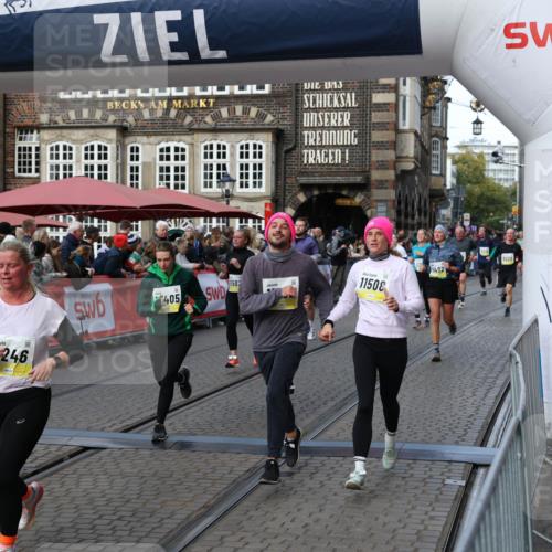 05.10.2025 - 20. swb-Marathon Bremen Yannick Fuchs http://msf.ph/oto/9232745 05.10.2025 11:03:26 Ziel 9246, 9325, 10142, 10405, 10471, 10926, 11124, 11390, 11467, 11502, 11508, 11509 meine-sportfotos.de