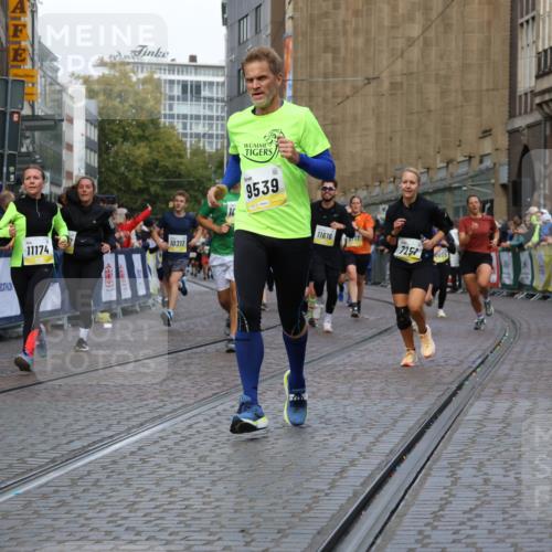 05.10.2025 - 20. swb-Marathon Bremen Strokosch-Dieckow http://msf.ph/oto/9232755 05.10.2025 10:53:20 Ziel 7193, 7251, 9263, 9539, 9717, 9868, 9956, 9957, 10057, 10302, 10317, 10335, 10655, 10806, 10993, 11174, 11175, 11510, 11616, 11716 meine-sportfotos.de