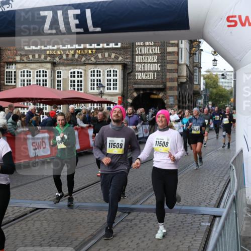 05.10.2025 - 20. swb-Marathon Bremen Yannick Fuchs http://msf.ph/oto/9232766 05.10.2025 11:03:27 Ziel 9225, 9246, 9325, 10142, 10405, 10471, 10926, 10963, 11103, 11124, 11390, 11467, 11502, 11508, 11509 meine-sportfotos.de