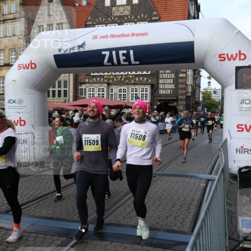 05.10.2025 - 20. swb-Marathon Bremen Yannick Fuchs http://msf.ph/oto/9232824 05.10.2025 11:03:28 Ziel 9224, 9225, 9246, 9325, 10142, 10405, 10963, 11103, 11124, 11390, 11467, 11502, 11508, 11509 meine-sportfotos.de