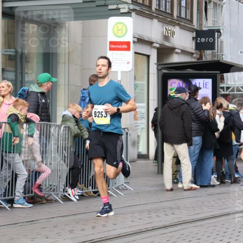 05.10.2025 - 20. swb-Marathon Bremen Strokosch-Dieckow http://msf.ph/oto/9232836 05.10.2025 10:41:29 Ziel 9253, 9884, 10104, 10155, 10691, 10880, 11581, 11701, 11710, 9253, 9884, 10104, 10155, 10691, 10880, 11581, 11701, 11710 meine-sportfotos.de