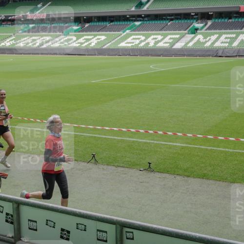 05.10.2025 - 20. swb-Marathon Bremen Michael Burmester http://msf.ph/oto/9232857 05.10.2025 10:31:10 Laufen im Stadion 7251, 9004, 9172, 9196, 9214, 9230, 9251, 9252, 9263, 9267, 9277, 9287, 9333, 9337, 9399, 9416, 9425, 9431, 9449, 9457, 9482, 9501, 9584, 9645, 9676, 9683, 9708, 9715, 9742, 9787, 9791, 9852, 9888, 9894, 9934, 9987, 10016, 10043, 10066, 10163, 10199, 10222, 10240, 10251, 10254, 10279, 10317, 10321, 10356, 10378, 10380, 10438, 10449, 10479, 10514, 10537, 10543, 10556, 10609, 10625, 10636, 10638, 10668, 10669, 10743, 7733, 9209, 9906 meine-sportfotos.de