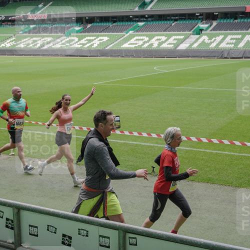 05.10.2025 - 20. swb-Marathon Bremen Michael Burmester http://msf.ph/oto/9232866 05.10.2025 10:31:10 Laufen im Stadion 7251, 9004, 9172, 9196, 9214, 9230, 9251, 9252, 9263, 9267, 9277, 9287, 9333, 9337, 9399, 9416, 9425, 9431, 9449, 9457, 9482, 9501, 9584, 9645, 9676, 9683, 9708, 9715, 9742, 9787, 9791, 9852, 9888, 9894, 9934, 9987, 10016, 10043, 10066, 10163, 10199, 10222, 10240, 10251, 10254, 10279, 10317, 10321, 10356, 10378, 10380, 10438, 10449, 10479, 10514, 10537, 10543, 10556, 10609, 10625, 10636, 10638, 10668, 10669, 10743, 7733, 9209, 9906 meine-sportfotos.de