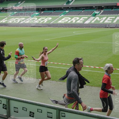05.10.2025 - 20. swb-Marathon Bremen Michael Burmester http://msf.ph/oto/9232879 05.10.2025 10:31:10 Laufen im Stadion 7251, 9004, 9172, 9196, 9214, 9230, 9251, 9252, 9263, 9267, 9277, 9287, 9333, 9337, 9399, 9416, 9425, 9431, 9449, 9457, 9482, 9501, 9584, 9645, 9676, 9683, 9708, 9715, 9742, 9787, 9791, 9852, 9888, 9894, 9934, 9987, 10016, 10043, 10066, 10163, 10199, 10222, 10240, 10251, 10254, 10279, 10317, 10321, 10356, 10378, 10380, 10438, 10449, 10479, 10514, 10537, 10543, 10556, 10609, 10625, 10636, 10638, 10668, 10669, 10743, 7733, 9209, 9906 meine-sportfotos.de
