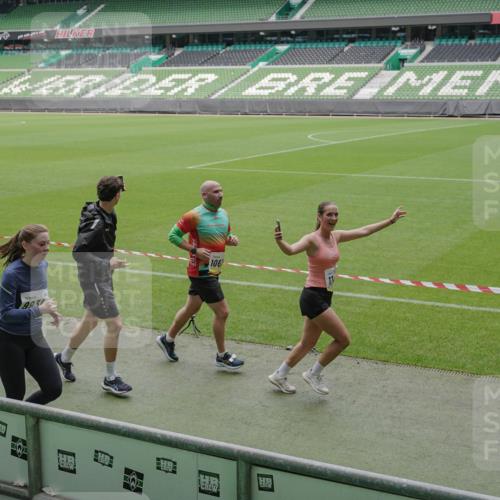 05.10.2025 - 20. swb-Marathon Bremen Michael Burmester http://msf.ph/oto/9232899 05.10.2025 10:31:11 Laufen im Stadion 7251, 9004, 9172, 9196, 9214, 9230, 9251, 9252, 9263, 9267, 9277, 9287, 9333, 9337, 9399, 9416, 9425, 9431, 9449, 9457, 9482, 9501, 9584, 9645, 9676, 9683, 9708, 9715, 9742, 9787, 9791, 9852, 9888, 9894, 9934, 9987, 10016, 10043, 10066, 10163, 10199, 10222, 10240, 10251, 10254, 10279, 10317, 10321, 10356, 10378, 10380, 10438, 10449, 10479, 10514, 10537, 10543, 10556, 10609, 10625, 10636, 10638, 10655, 10668, 10669, 10743, 7733, 9209, 9906 meine-sportfotos.de