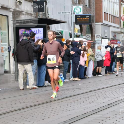 05.10.2025 - 20. swb-Marathon Bremen Strokosch-Dieckow http://msf.ph/oto/9232906 05.10.2025 10:41:36 Ziel 9253, 9504, 9849, 9884, 10104, 10155, 10691, 10880, 11581, 11710, 9253, 9504, 9849, 9884, 10104, 10155, 10691, 10880, 11581, 11710 meine-sportfotos.de