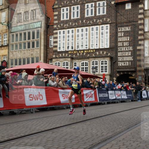 05.10.2025 - 20. swb-Marathon Bremen Yannick Fuchs http://msf.ph/oto/9232911 05.10.2025 10:32:43 Ziel 9280, 11730 meine-sportfotos.de