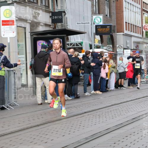 05.10.2025 - 20. swb-Marathon Bremen Strokosch-Dieckow http://msf.ph/oto/9232917 05.10.2025 10:41:36 Ziel 9253, 9504, 9849, 9884, 10104, 10155, 10691, 10880, 11581, 11710, 9253, 9504, 9849, 9884, 10104, 10155, 10691, 10880, 11581, 11710 meine-sportfotos.de