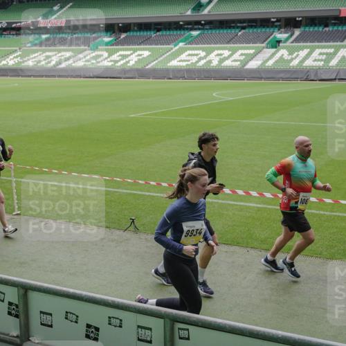 05.10.2025 - 20. swb-Marathon Bremen Michael Burmester http://msf.ph/oto/9232925 05.10.2025 10:31:12 Laufen im Stadion 7251, 9004, 9172, 9196, 9214, 9230, 9251, 9252, 9263, 9267, 9277, 9287, 9333, 9337, 9399, 9416, 9425, 9431, 9449, 9457, 9482, 9501, 9506, 9584, 9645, 9676, 9683, 9708, 9715, 9742, 9787, 9791, 9852, 9888, 9894, 9934, 9987, 10016, 10066, 10163, 10199, 10222, 10240, 10251, 10254, 10279, 10317, 10321, 10356, 10378, 10380, 10438, 10449, 10479, 10514, 10537, 10543, 10556, 10609, 10625, 10636, 10638, 10655, 10668, 10669, 10698, 10743, 7733, 9209, 9251, 9906 meine-sportfotos.de
