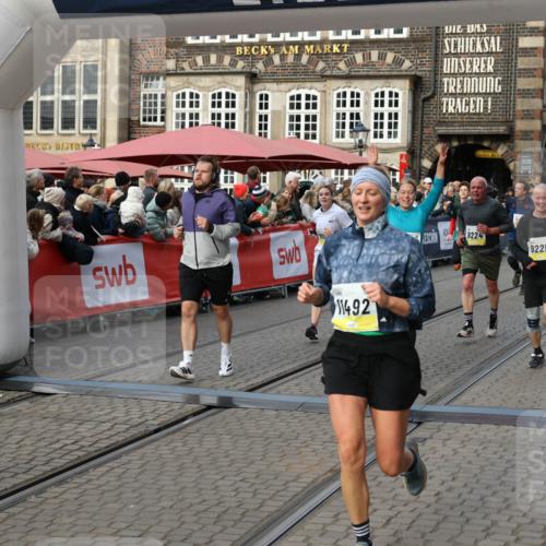 05.10.2025 - 20. swb-Marathon Bremen Yannick Fuchs http://msf.ph/oto/9232933 05.10.2025 11:03:30 Ziel 7776, 9224, 9225, 9246, 9308, 9325, 10142, 10405, 10446, 10963, 10995, 11103, 11124, 11236, 11467, 11502, 11508, 11509 meine-sportfotos.de