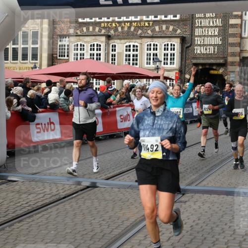 05.10.2025 - 20. swb-Marathon Bremen Yannick Fuchs http://msf.ph/oto/9232943 05.10.2025 11:03:30 Ziel 7776, 9224, 9225, 9246, 9308, 9325, 10142, 10405, 10446, 10963, 10995, 11103, 11124, 11236, 11467, 11502, 11508, 11509 meine-sportfotos.de