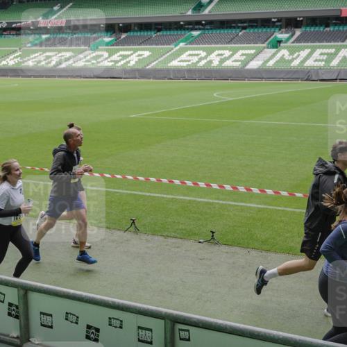 05.10.2025 - 20. swb-Marathon Bremen Michael Burmester http://msf.ph/oto/9232944 05.10.2025 10:31:12 Laufen im Stadion 7251, 9004, 9172, 9196, 9214, 9230, 9251, 9252, 9263, 9267, 9277, 9287, 9333, 9337, 9399, 9416, 9425, 9431, 9449, 9457, 9482, 9501, 9506, 9584, 9645, 9676, 9683, 9708, 9715, 9742, 9787, 9791, 9852, 9888, 9894, 9934, 9987, 10016, 10066, 10163, 10199, 10222, 10240, 10251, 10254, 10279, 10317, 10321, 10356, 10378, 10380, 10438, 10449, 10479, 10514, 10537, 10543, 10556, 10609, 10625, 10636, 10638, 10655, 10668, 10669, 10698, 10743, 7733, 9209, 9251, 9906 meine-sportfotos.de