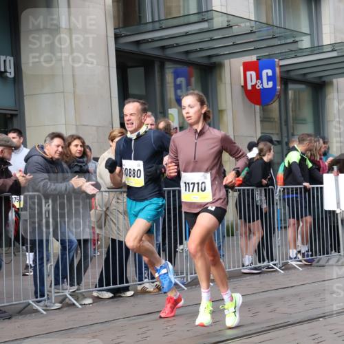 05.10.2025 - 20. swb-Marathon Bremen Strokosch-Dieckow http://msf.ph/oto/9232968 05.10.2025 10:41:38 Ziel 9504, 9849, 9884, 10104, 10155, 10691, 10880, 11581, 11710, 9504, 9849, 9884, 10104, 10155, 10691, 10880, 11581, 11710 meine-sportfotos.de