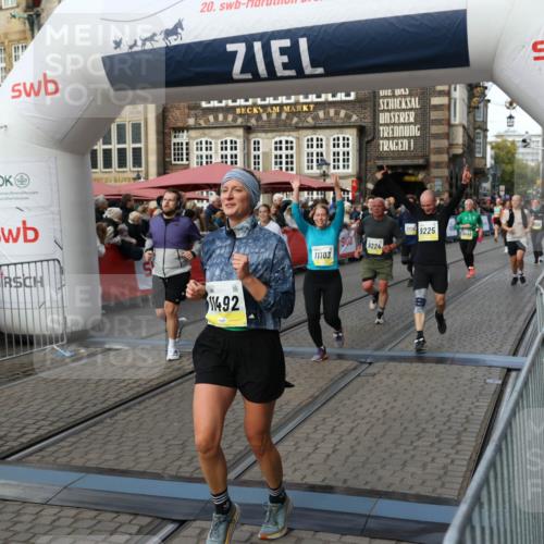 05.10.2025 - 20. swb-Marathon Bremen Yannick Fuchs http://msf.ph/oto/9232973 05.10.2025 11:03:30 Ziel 7776, 9224, 9225, 9246, 9308, 9325, 10142, 10405, 10446, 10963, 10995, 11103, 11124, 11236, 11467, 11502, 11508, 11509 meine-sportfotos.de