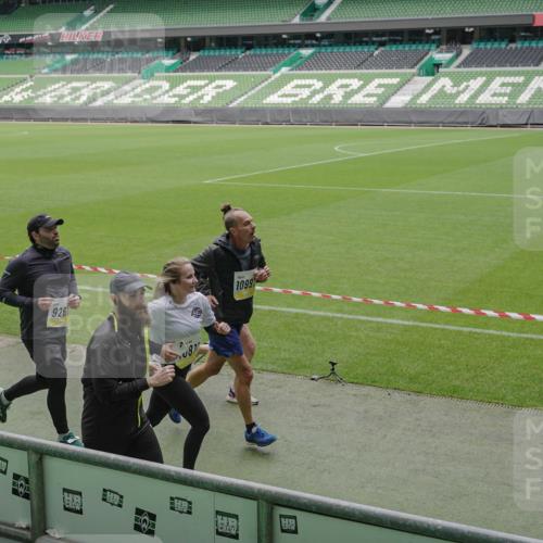 05.10.2025 - 20. swb-Marathon Bremen Michael Burmester http://msf.ph/oto/9232979 05.10.2025 10:31:12 Laufen im Stadion 7251, 9004, 9172, 9196, 9214, 9230, 9251, 9252, 9263, 9267, 9277, 9287, 9333, 9337, 9399, 9416, 9425, 9431, 9449, 9457, 9482, 9501, 9506, 9584, 9645, 9676, 9683, 9708, 9715, 9742, 9787, 9791, 9852, 9888, 9894, 9934, 9987, 10016, 10066, 10163, 10199, 10222, 10240, 10251, 10254, 10279, 10317, 10321, 10356, 10378, 10380, 10438, 10449, 10479, 10514, 10537, 10543, 10556, 10609, 10625, 10636, 10638, 10655, 10668, 10669, 10698, 10743, 7733, 9209, 9251, 9906 meine-sportfotos.de