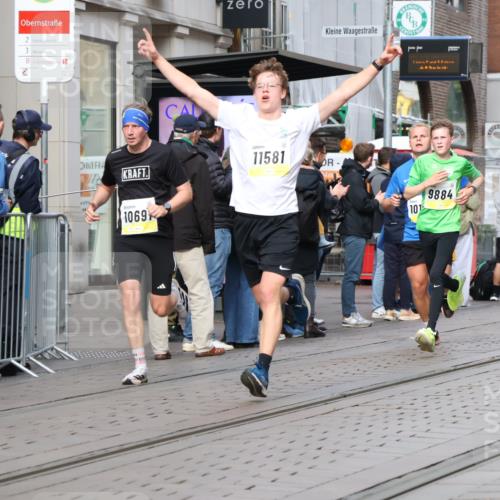 05.10.2025 - 20. swb-Marathon Bremen Strokosch-Dieckow http://msf.ph/oto/9232984 05.10.2025 10:41:40 Ziel 9364, 9504, 9849, 9884, 10104, 10155, 10691, 10880, 11581, 11710, 9364, 9504, 9849, 9884, 10104, 10155, 10691, 10880, 11581, 11710 meine-sportfotos.de