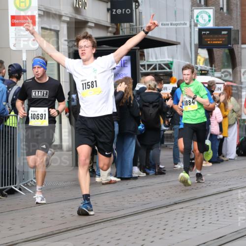 05.10.2025 - 20. swb-Marathon Bremen Strokosch-Dieckow http://msf.ph/oto/9232994 05.10.2025 10:41:41 Ziel 8187, 9364, 9504, 9849, 9884, 10104, 10155, 10691, 10838, 10880, 11581, 11710, 8187, 9364, 9504, 9849, 9884, 10104, 10155, 10691, 10838, 10880, 11581, 11710 meine-sportfotos.de