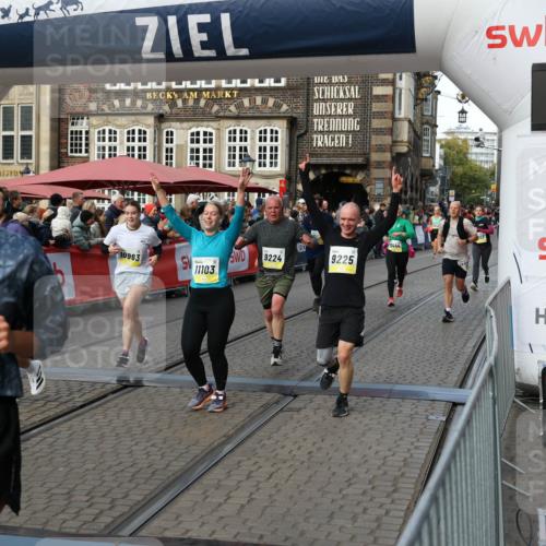 05.10.2025 - 20. swb-Marathon Bremen Yannick Fuchs http://msf.ph/oto/9233011 05.10.2025 11:03:31 Ziel 7776, 9224, 9225, 9246, 9308, 10142, 10405, 10446, 10963, 10995, 11103, 11124, 11150, 11236, 11467, 11502, 11508, 11509 meine-sportfotos.de