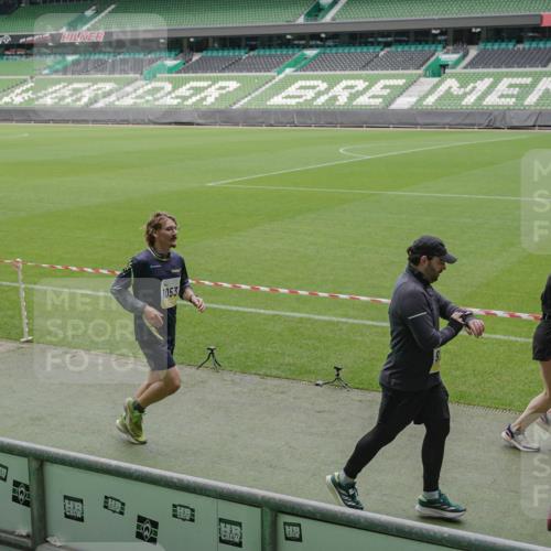 05.10.2025 - 20. swb-Marathon Bremen Michael Burmester http://msf.ph/oto/9233013 05.10.2025 10:31:13 Laufen im Stadion 7251, 9004, 9172, 9196, 9214, 9230, 9252, 9263, 9267, 9277, 9287, 9333, 9337, 9399, 9416, 9425, 9431, 9449, 9457, 9482, 9501, 9506, 9584, 9645, 9676, 9683, 9708, 9715, 9742, 9787, 9791, 9852, 9894, 9934, 9987, 10016, 10066, 10163, 10199, 10222, 10240, 10251, 10254, 10279, 10317, 10321, 10356, 10378, 10380, 10438, 10449, 10479, 10514, 10537, 10543, 10556, 10609, 10625, 10636, 10638, 10655, 10668, 10669, 10698, 10743, 7733, 9209, 9251, 9906 meine-sportfotos.de