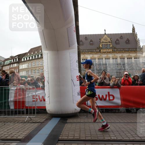 05.10.2025 - 20. swb-Marathon Bremen Yannick Fuchs http://msf.ph/oto/9233014 05.10.2025 10:32:44 Ziel 9280, 11730 meine-sportfotos.de