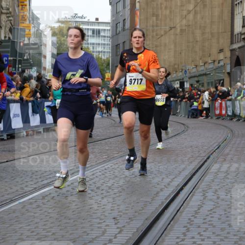 05.10.2025 - 20. swb-Marathon Bremen Strokosch-Dieckow http://msf.ph/oto/9233015 05.10.2025 10:53:25 Ziel 7193, 7251, 9263, 9717, 9868, 9957, 10057, 10302, 10335, 10369, 10468, 10655, 10934, 11174, 11545, 11616, 11716 meine-sportfotos.de
