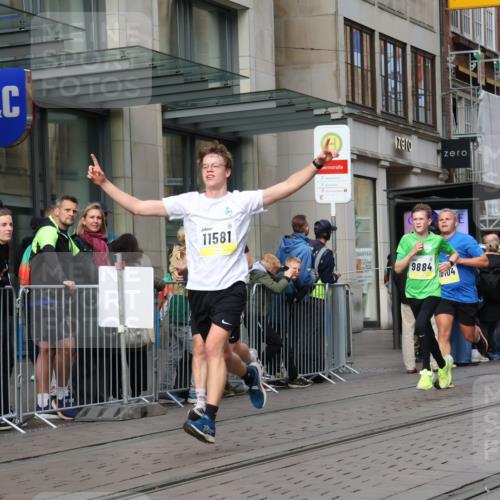 05.10.2025 - 20. swb-Marathon Bremen Strokosch-Dieckow http://msf.ph/oto/9233026 05.10.2025 10:41:42 Ziel 8187, 9364, 9504, 9849, 9884, 10104, 10155, 10691, 10838, 10880, 11422, 11581, 11710, 8187, 9364, 9504, 9849, 9884, 10104, 10155, 10691, 10838, 10880, 11422, 11581, 11710 meine-sportfotos.de