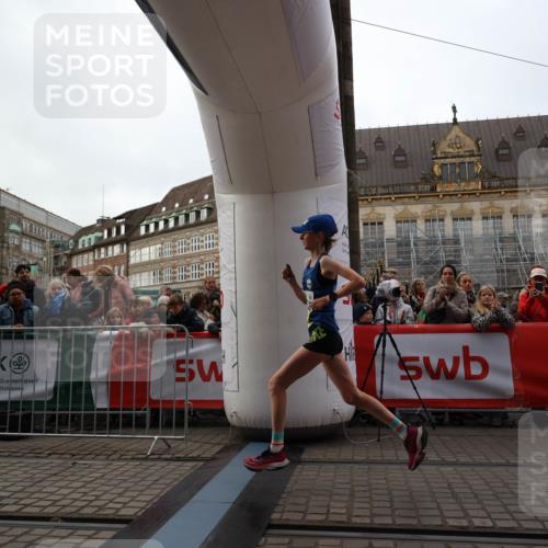 05.10.2025 - 20. swb-Marathon Bremen Yannick Fuchs http://msf.ph/oto/9233031 05.10.2025 10:32:44 Ziel 9280, 11730 meine-sportfotos.de