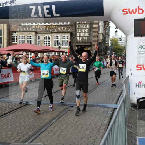 05.10.2025 - 20. swb-Marathon Bremen Yannick Fuchs http://msf.ph/oto/9233032 05.10.2025 11:03:31 Ziel 7776, 9224, 9225, 9246, 9308, 10142, 10405, 10446, 10963, 10995, 11103, 11124, 11150, 11236, 11467, 11502, 11508, 11509 meine-sportfotos.de