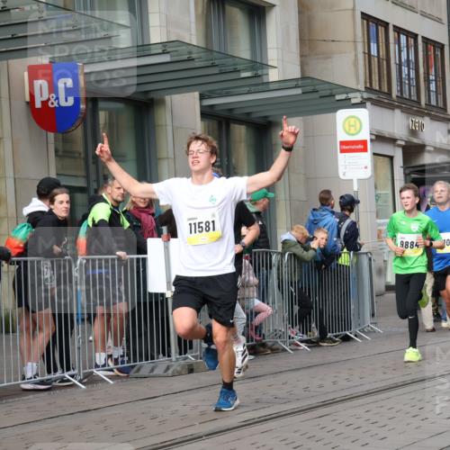 05.10.2025 - 20. swb-Marathon Bremen Strokosch-Dieckow http://msf.ph/oto/9233036 05.10.2025 10:41:42 Ziel 8187, 9364, 9504, 9849, 9884, 10104, 10155, 10691, 10838, 10880, 11422, 11581, 11710, 8187, 9364, 9504, 9849, 9884, 10104, 10155, 10691, 10838, 10880, 11422, 11581, 11710 meine-sportfotos.de