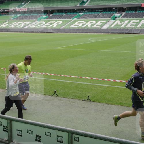 05.10.2025 - 20. swb-Marathon Bremen Michael Burmester http://msf.ph/oto/9233044 05.10.2025 10:31:14 Laufen im Stadion 7251, 9004, 9172, 9196, 9214, 9230, 9252, 9263, 9267, 9277, 9287, 9333, 9337, 9399, 9416, 9425, 9431, 9449, 9457, 9482, 9501, 9506, 9584, 9645, 9676, 9683, 9708, 9715, 9742, 9787, 9791, 9852, 9894, 9934, 9987, 10016, 10066, 10163, 10199, 10222, 10240, 10251, 10254, 10279, 10317, 10321, 10356, 10378, 10380, 10438, 10449, 10479, 10514, 10537, 10543, 10556, 10609, 10625, 10636, 10638, 10655, 10668, 10669, 10698, 10743, 7733, 9209, 9251, 9906 meine-sportfotos.de