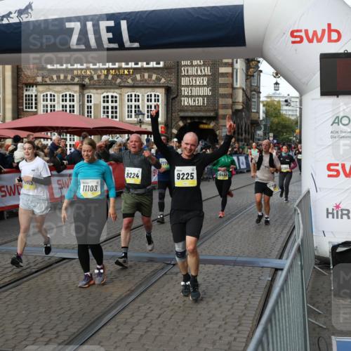 05.10.2025 - 20. swb-Marathon Bremen Yannick Fuchs http://msf.ph/oto/9233047 05.10.2025 11:03:31 Ziel 7776, 9224, 9225, 9246, 9308, 10142, 10405, 10446, 10963, 10995, 11103, 11124, 11150, 11236, 11467, 11502, 11508, 11509 meine-sportfotos.de