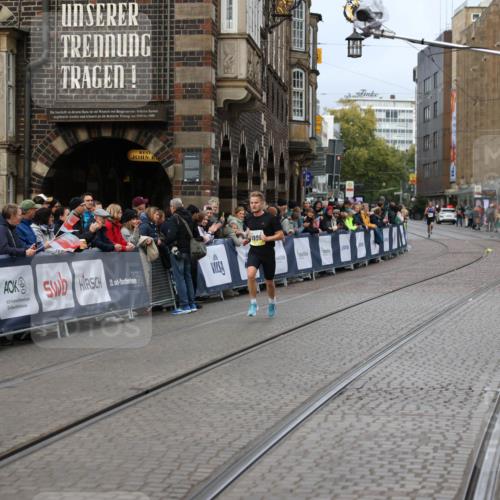 05.10.2025 - 20. swb-Marathon Bremen Yannick Fuchs http://msf.ph/oto/9233068 05.10.2025 10:32:51 Ziel 9996, 11730 meine-sportfotos.de