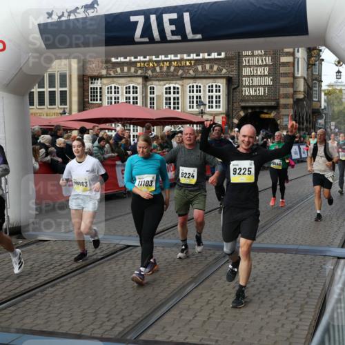 05.10.2025 - 20. swb-Marathon Bremen Yannick Fuchs http://msf.ph/oto/9233081 05.10.2025 11:03:31 Ziel 7776, 9224, 9225, 9246, 9308, 10142, 10405, 10446, 10963, 10995, 11103, 11124, 11150, 11236, 11467, 11502, 11508, 11509 meine-sportfotos.de
