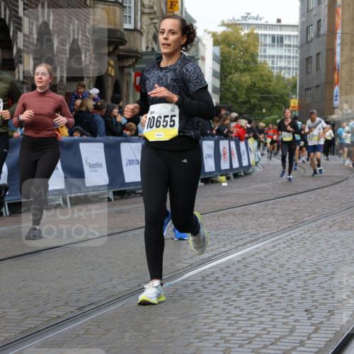 05.10.2025 - 20. swb-Marathon Bremen Strokosch-Dieckow http://msf.ph/oto/9233130 05.10.2025 10:53:29 Ziel 9238, 9461, 9464, 9569, 9957, 10302, 10310, 10335, 10369, 10468, 10655, 10934, 11246, 11545, 11616, 11716 meine-sportfotos.de