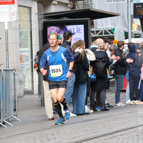 05.10.2025 - 20. swb-Marathon Bremen Strokosch-Dieckow http://msf.ph/oto/9233177 05.10.2025 10:41:47 Ziel 8187, 9364, 9504, 9849, 10104, 10155, 10691, 10838, 11217, 11422, 8187, 9364, 9504, 9849, 10104, 10155, 10691, 10838, 11217, 11422 meine-sportfotos.de