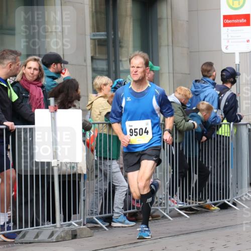 05.10.2025 - 20. swb-Marathon Bremen Strokosch-Dieckow http://msf.ph/oto/9233197 05.10.2025 10:41:49 Ziel 8187, 9364, 9504, 9700, 9849, 10104, 10155, 10691, 10838, 11217, 11422, 8187, 9364, 9504, 9700, 9849, 10104, 10155, 10691, 10838, 11217, 11422 meine-sportfotos.de