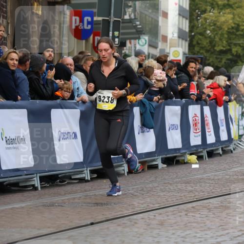 05.10.2025 - 20. swb-Marathon Bremen Strokosch-Dieckow http://msf.ph/oto/9233203 05.10.2025 10:53:33 Ziel 9238, 9461, 9464, 9569, 10310, 10642, 10925, 11046, 11246 meine-sportfotos.de