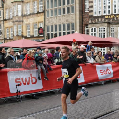 05.10.2025 - 20. swb-Marathon Bremen Yannick Fuchs http://msf.ph/oto/9233206 05.10.2025 10:32:53 Ziel 9996 meine-sportfotos.de