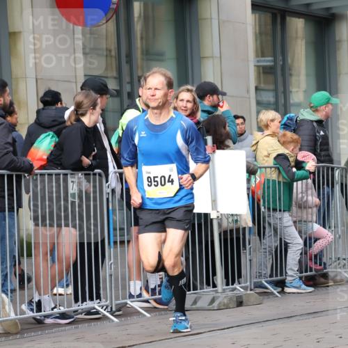 05.10.2025 - 20. swb-Marathon Bremen Strokosch-Dieckow http://msf.ph/oto/9233218 05.10.2025 10:41:50 Ziel 8187, 9364, 9504, 9700, 9775, 9849, 10155, 10375, 10691, 10838, 11217, 11422, 8187, 9364, 9504, 9700, 9775, 9849, 10155, 10375, 10691, 10838, 11217, 11422 meine-sportfotos.de
