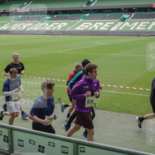 05.10.2025 - 20. swb-Marathon Bremen Michael Burmester http://msf.ph/oto/9233252 05.10.2025 10:31:19 Laufen im Stadion 7251, 9004, 9172, 9196, 9214, 9230, 9252, 9263, 9267, 9277, 9287, 9333, 9337, 9399, 9416, 9425, 9431, 9449, 9457, 9506, 9584, 9645, 9676, 9683, 9708, 9715, 9742, 9787, 9791, 9852, 9894, 9903, 9934, 10014, 10016, 10020, 10066, 10163, 10199, 10222, 10240, 10251, 10279, 10317, 10321, 10356, 10378, 10380, 10438, 10449, 10479, 10514, 10537, 10543, 10556, 10609, 10625, 10636, 10638, 10655, 10668, 10669, 10698, 10743, 7733, 9209, 9251, 9906 meine-sportfotos.de