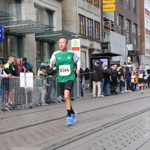 05.10.2025 - 20. swb-Marathon Bremen Strokosch-Dieckow http://msf.ph/oto/9233274 05.10.2025 10:41:58 Ziel 8187, 9364, 9504, 9700, 9775, 10208, 10375, 10838, 11217, 11230, 11422, 8187, 9364, 9504, 9700, 9775, 10208, 10375, 10838, 11217, 11230, 11422 meine-sportfotos.de